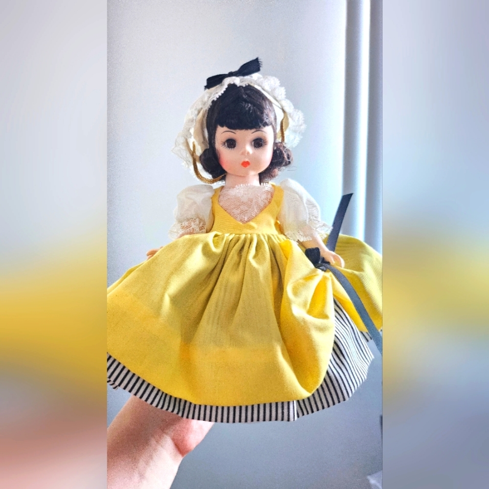 France 590 Madame Alexander Vintage Doll